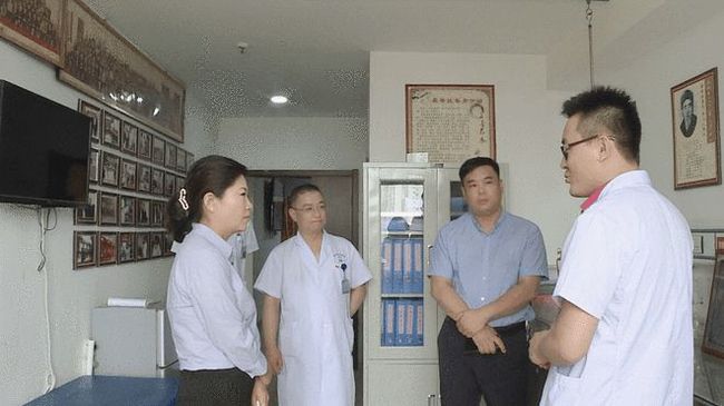 太原市迎泽区副区长李敏在迎泽区中医医院调研指导